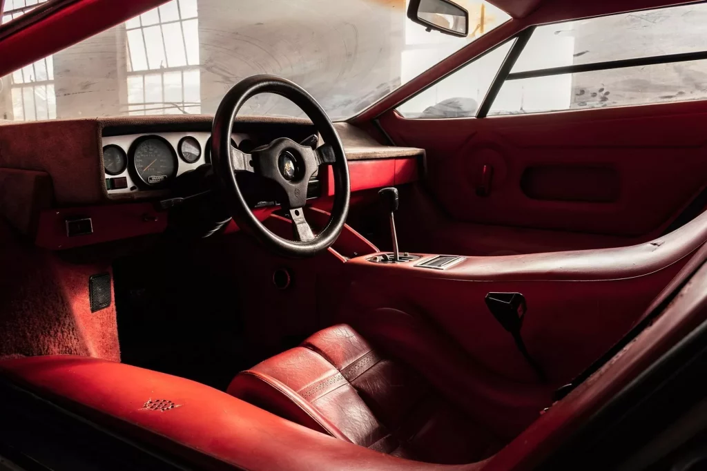 Lamborghini Countach LP500S: del Salón de Ginebra de 1982 a tu casa 3 Motor16 1982 Lamborghini Countach LP500S. Imagen interior.