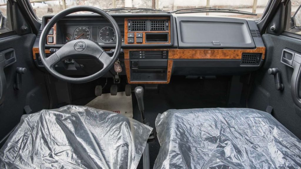 El Skoda Favorit que la marca quisiera tener en su museo 3 Motor16 1993 Skoda Favorit 37 kilómetros. Imagen salpicadero.