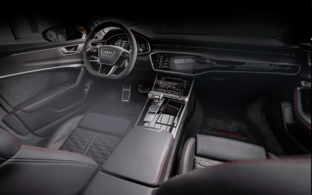 2023 ABT Audi RS6 Avant Legacy Edition. Imagen salpicadero.