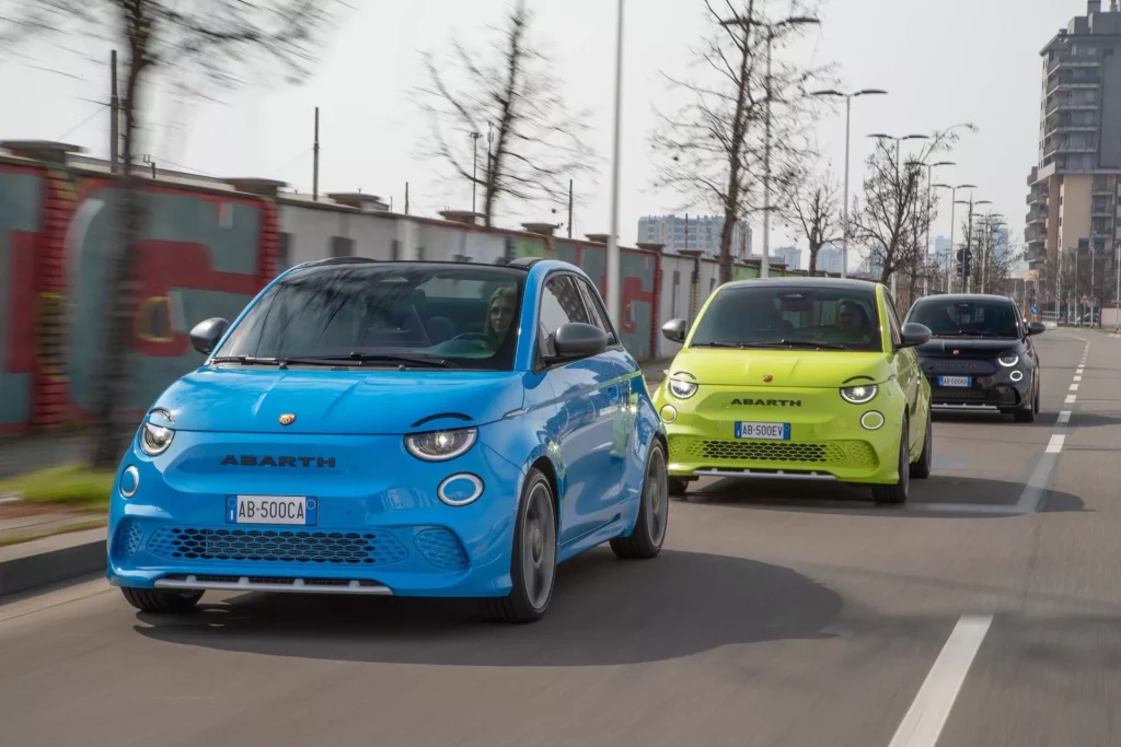 2023 Abarth 500e Turismo 18 Motor16