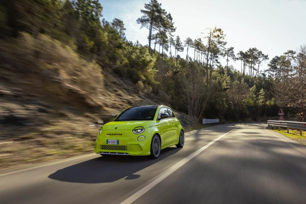 2023 Abarth 500e Turismo 53 Motor16