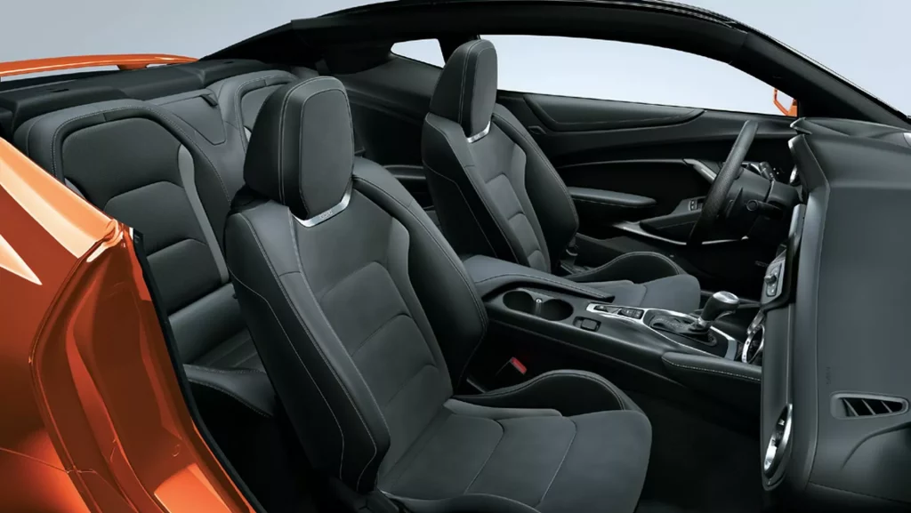 2023 Chevrolet Camaro Vivid Orange Edition. Imagen interior.