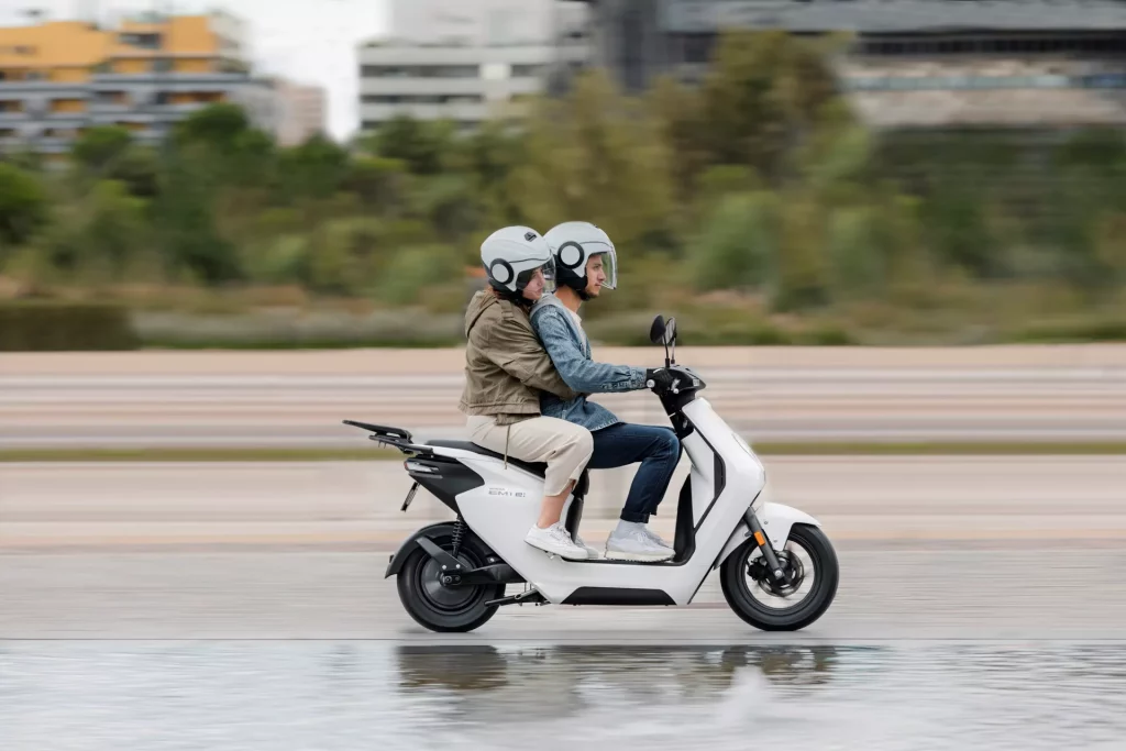 2023 Honda EM1 e scooter 3 Motor16