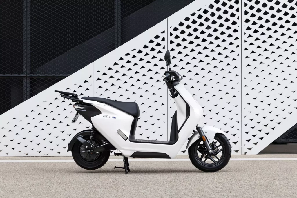 2023 Honda EM1 e scooter 4 Motor16
