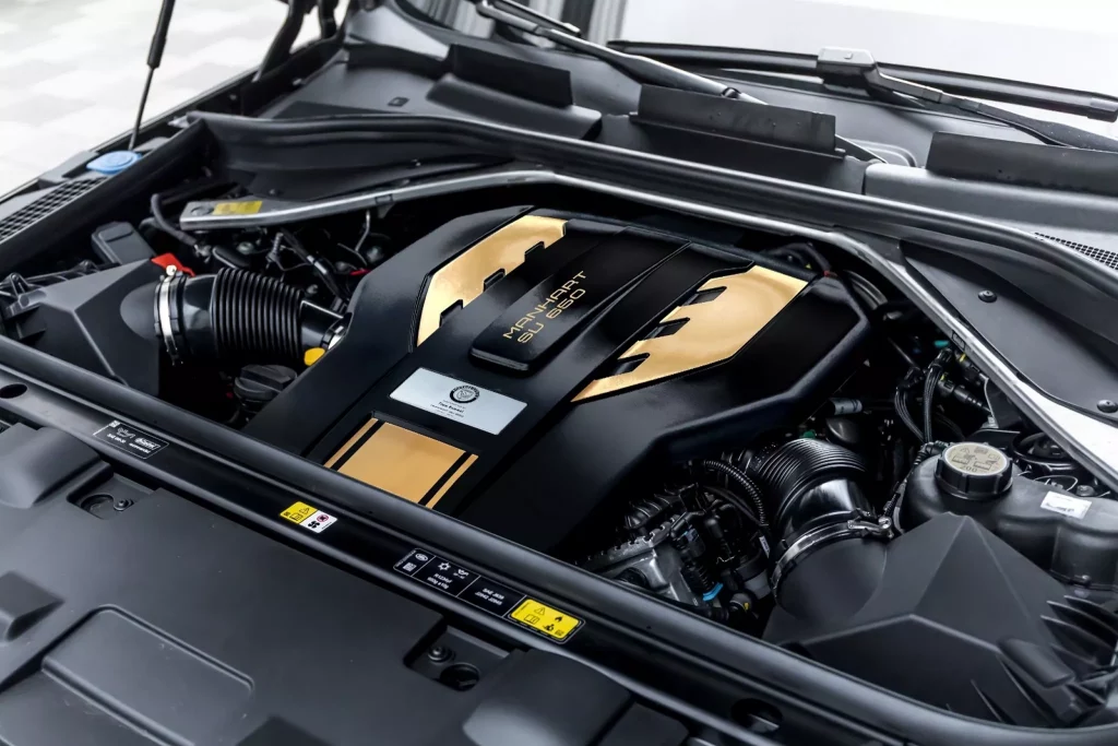 2023 Manhart Range Rover Sport. Imagen detalle motor.