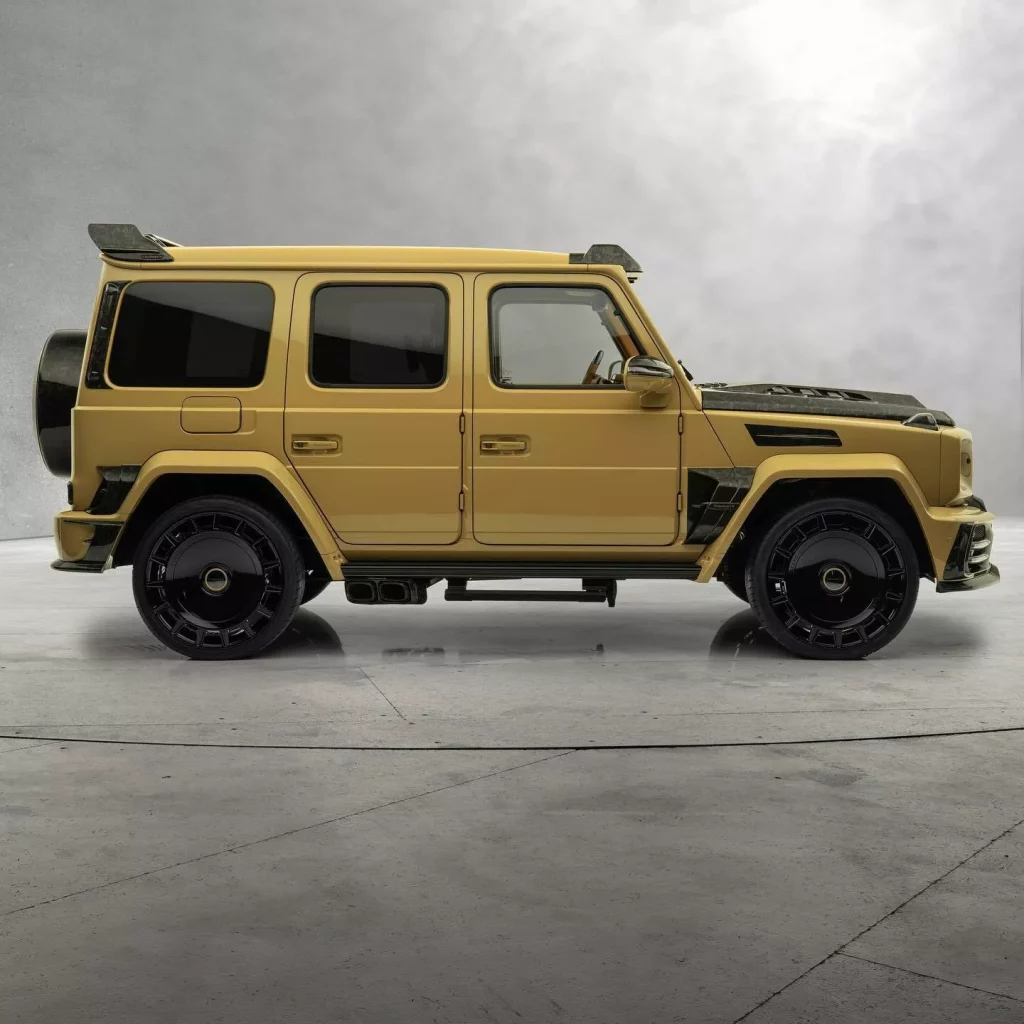 2023 Mansory P900 Mercedes-Benz Clase G. Imagen estudio lateral.