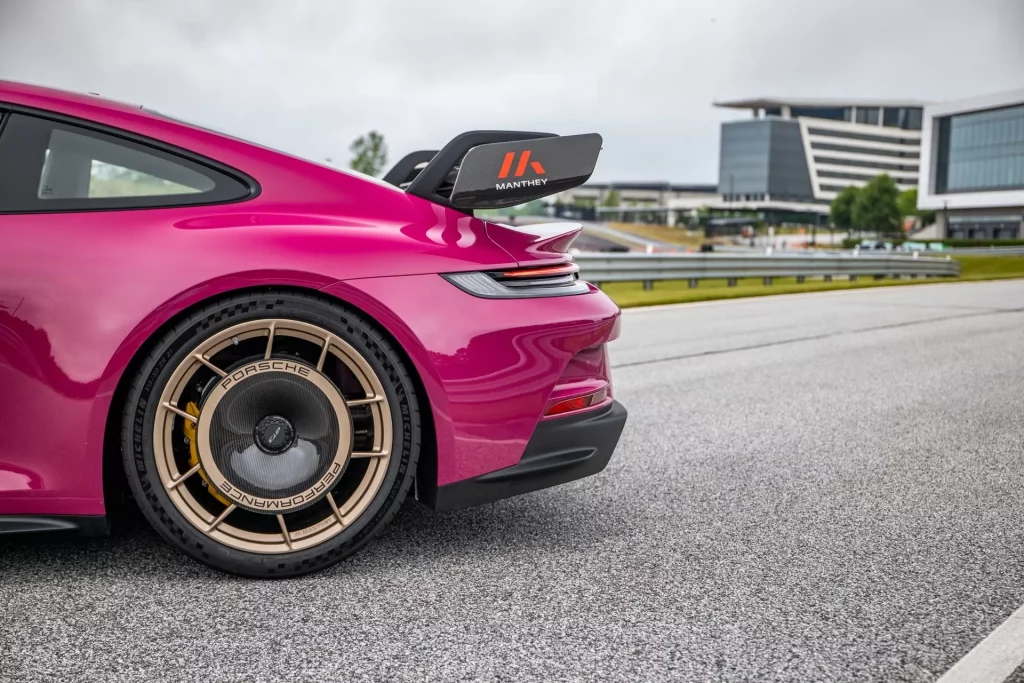 2023 Porsche 911 GT3 Manthey Racing. Imagen detalle trasero.