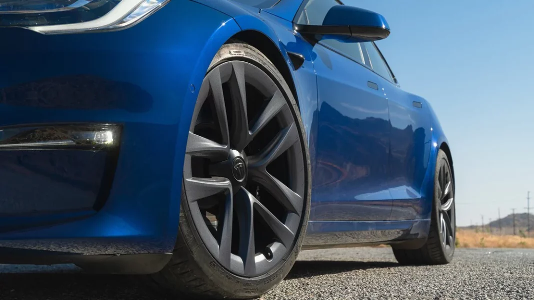 2023 Tesla Model S Plaid Track Pack. Imagen portada.