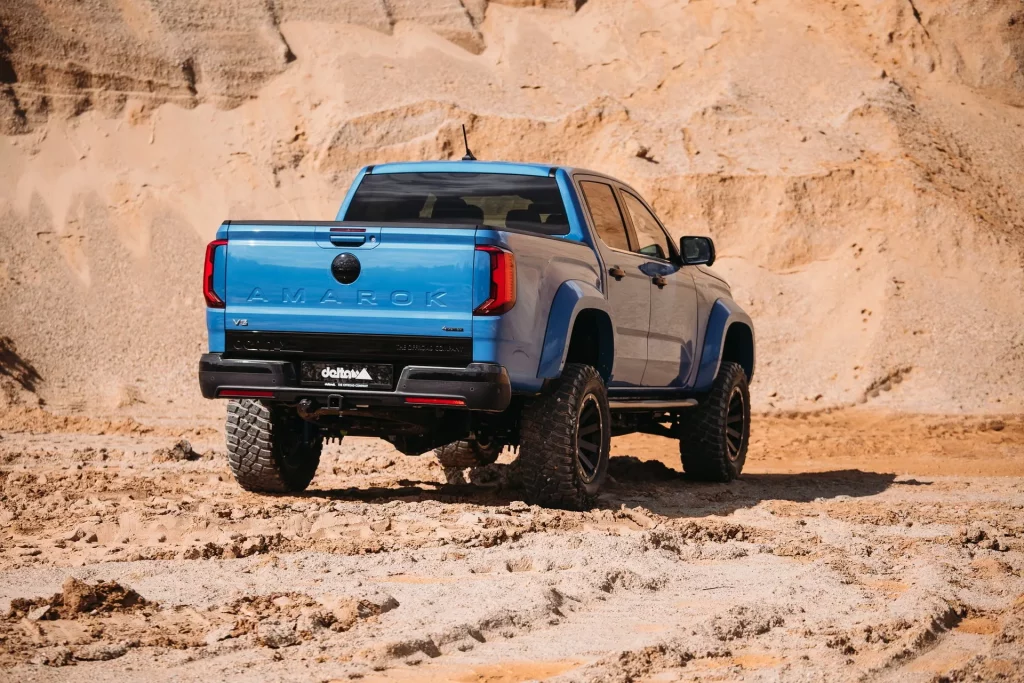 2023 Volkswagen Amarok Delta4x4 Beast 2.0. Imagen estática trasera.