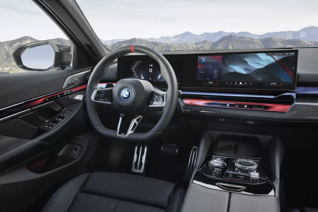 2023 BMW Serie 5. Imagen salpicadero.