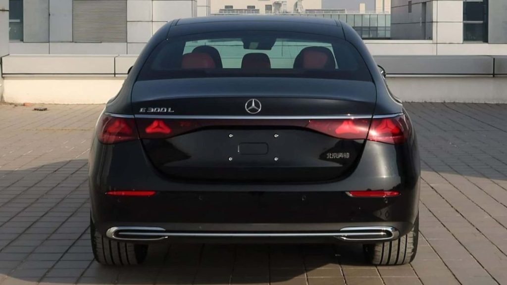 2023 Mercedes-Benz Clase E L. Imagen estática trasera.