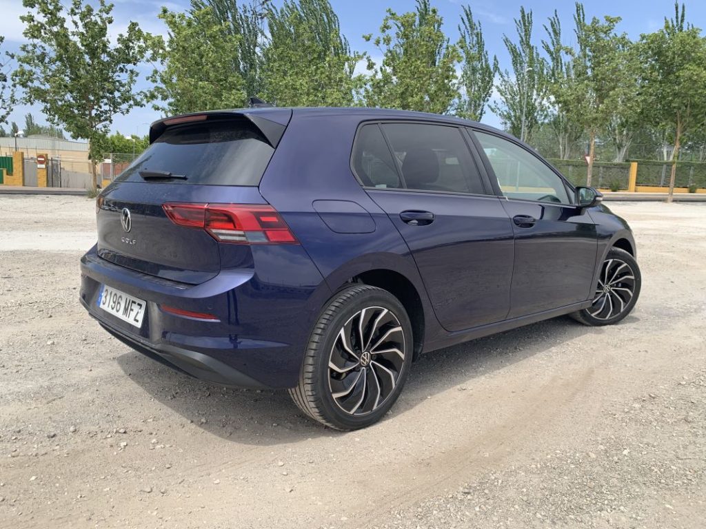 2023 volkswagen golf tdi 115 life 9 Motor16