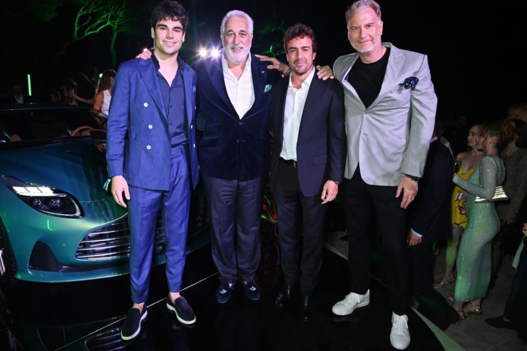 Precio millonario para la unidad de lanzamiento del Aston Martin DB12 firmada por Fernando Alonso 3 Motor16 Aston Martin DB12 presentacion Motor16