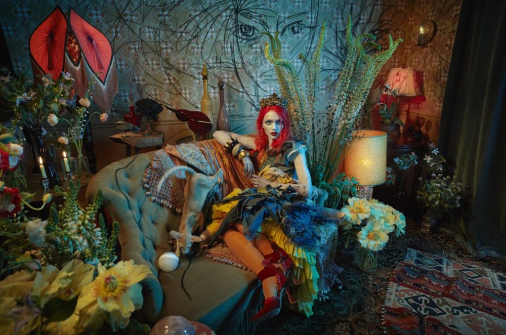 Calendario Pirelli: ya se pueden ver las mejores fotos en España 30 Motor16 Calendario Pirelli 2022 Emma Summerton 10 060 04 Motor16