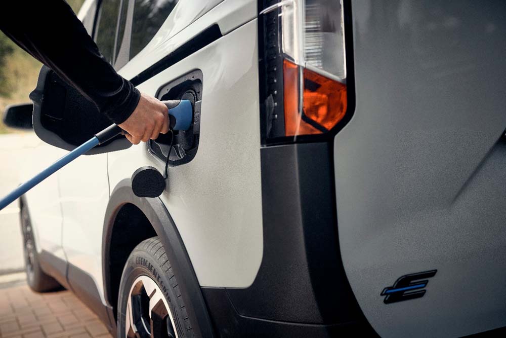 Ford E-Tourneo Courier