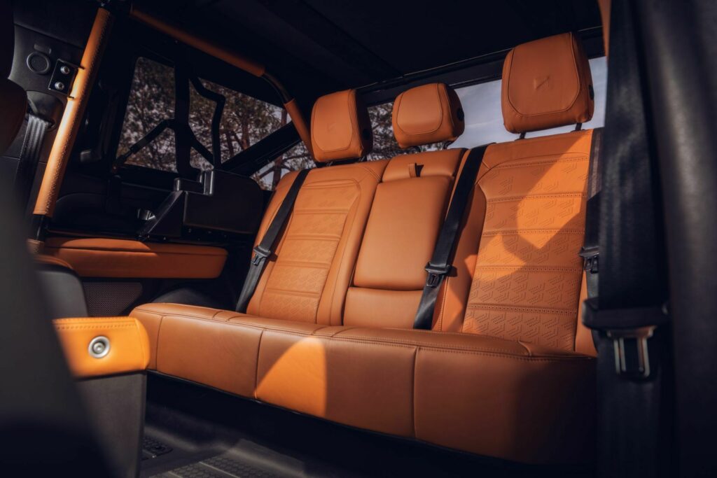 Land Rover Defender 90 Convertible 2024 Heritage Customs 13 Motor16