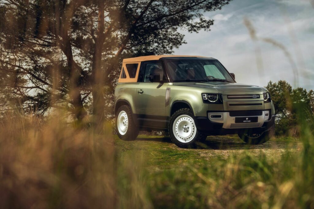 Land Rover Defender 90 Convertible 2024 Heritage Customs 3 Motor16