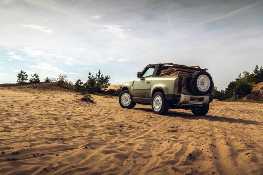Land Rover Defender 90 Convertible 2024 Heritage Customs 30 Motor16