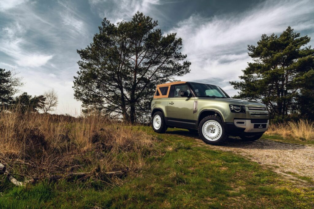 Land Rover Defender 90 Convertible 2024 Heritage Customs 5 Motor16