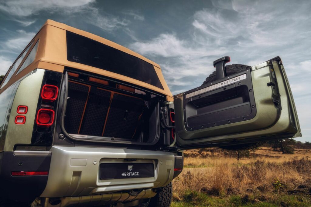 Land Rover Defender 90 Convertible 2024 Heritage Customs 7 Motor16