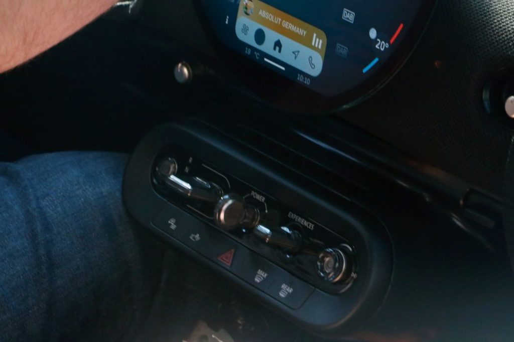 Así es por dentro del Mini Cooper eléctrico de 2024 4 Motor16 MINI Cooper Electric interior 7 Motor16