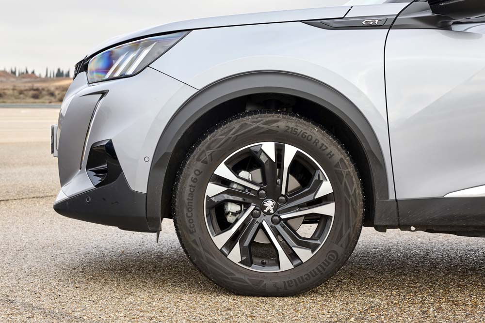 Comparativa Seat Arona 1.0 TSI, Peugeot 2008 1.2 PureTech y VW T-Cross 1.0 TSI 18 Motor16 Peugeot 2008 1 Motor16
