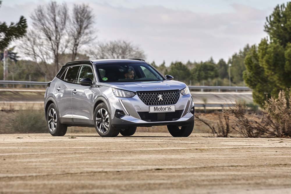 Comparativa Seat Arona 1.0 TSI, Peugeot 2008 1.2 PureTech y VW T-Cross 1.0 TSI 27 Motor16 Peugeot 2008 10 1 Motor16