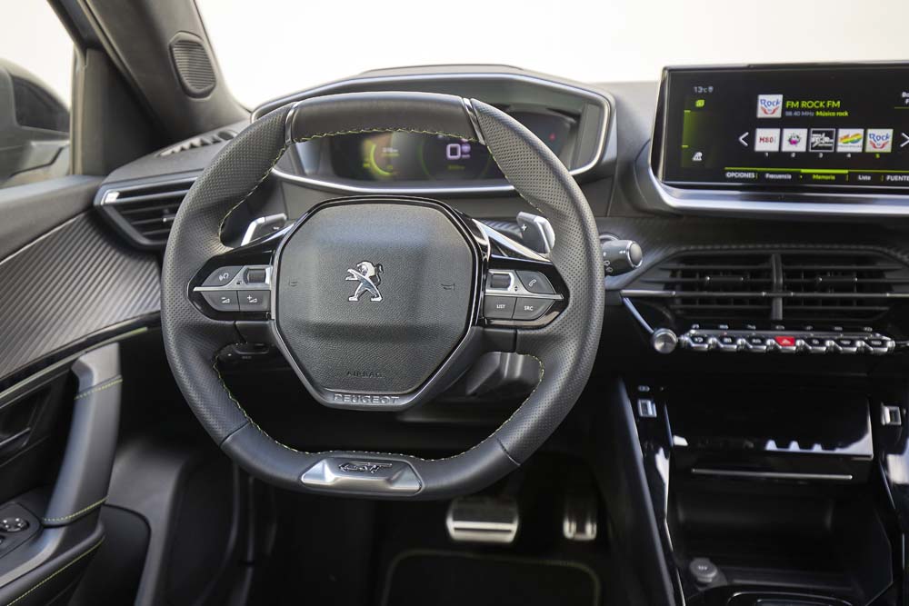 Comparativa Seat Arona 1.0 TSI, Peugeot 2008 1.2 PureTech y VW T-Cross 1.0 TSI 31 Motor16 Peugeot 2008 14 Motor16
