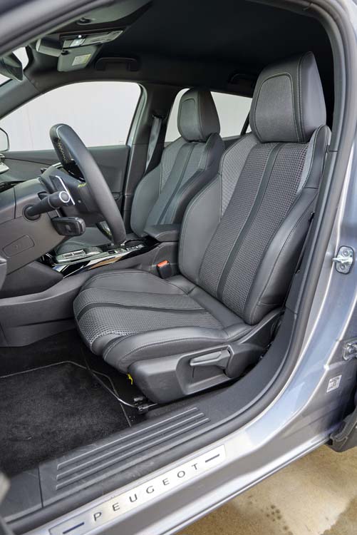 Comparativa Seat Arona 1.0 TSI, Peugeot 2008 1.2 PureTech y VW T-Cross 1.0 TSI 34 Motor16 Peugeot 2008 17 Motor16