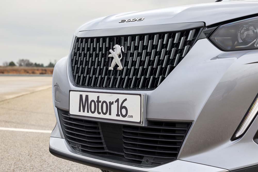 Comparativa Seat Arona 1.0 TSI, Peugeot 2008 1.2 PureTech y VW T-Cross 1.0 TSI 19 Motor16 Peugeot 2008 2 Motor16