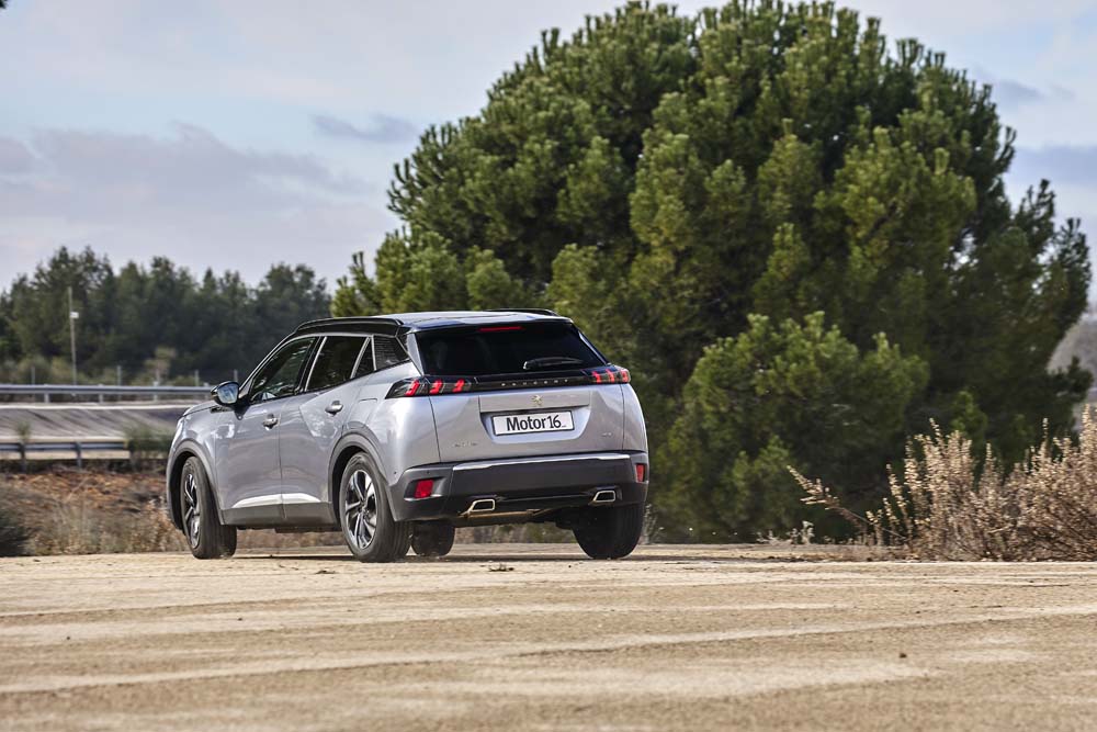 Comparativa Seat Arona 1.0 TSI, Peugeot 2008 1.2 PureTech y VW T-Cross 1.0 TSI 26 Motor16 Peugeot 2008 9 Motor16