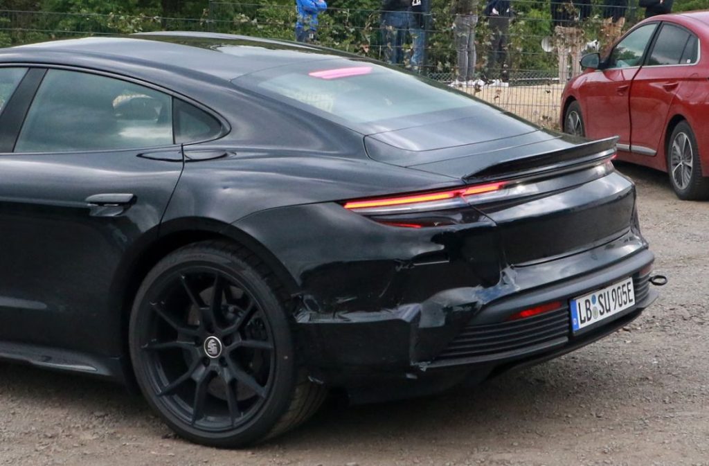 Porsche Taycan Rear spoiler 10 Motor16