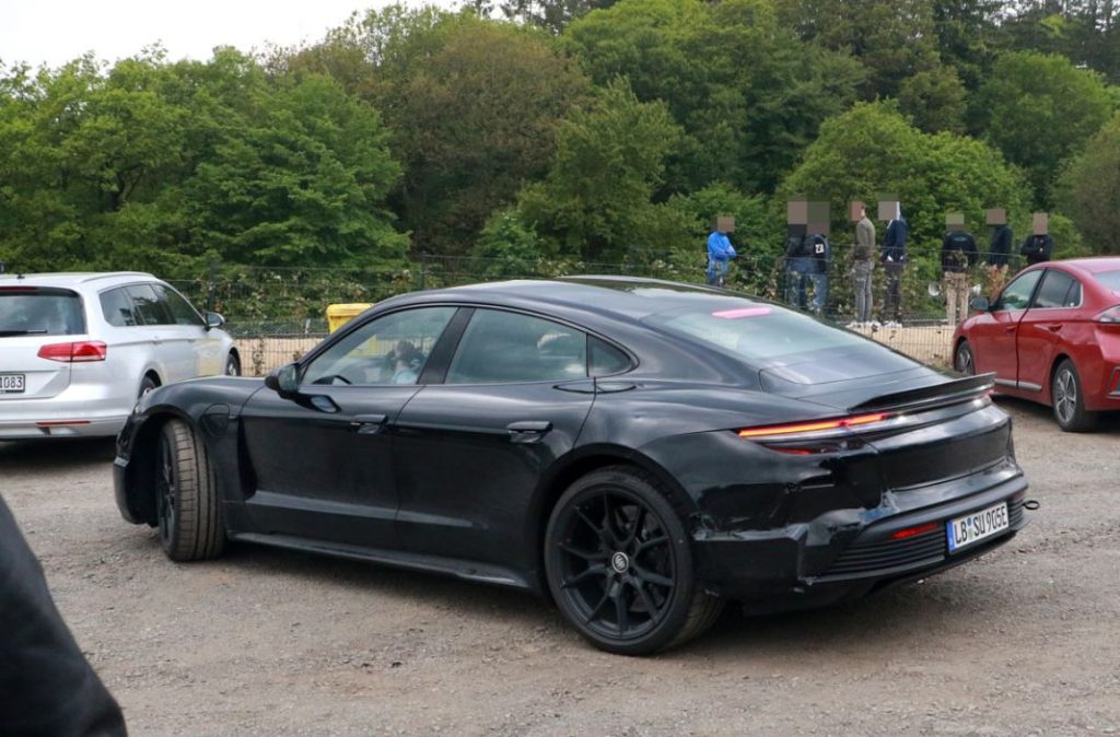 Porsche Taycan Rear spoiler 8 Motor16
