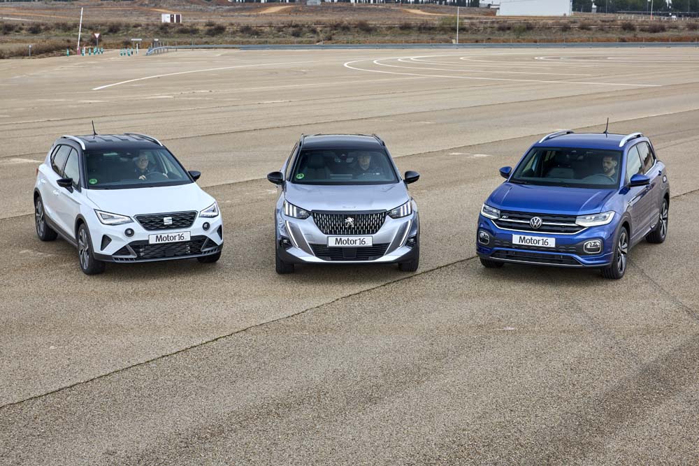 Comparativa Seat Arona 1.0 TSI, Peugeot 2008 1.2 PureTech y VW T-Cross 1.0 TSI 40 Motor16 Puegeot 2008 Seat Arona VW T Cross 4 Motor16