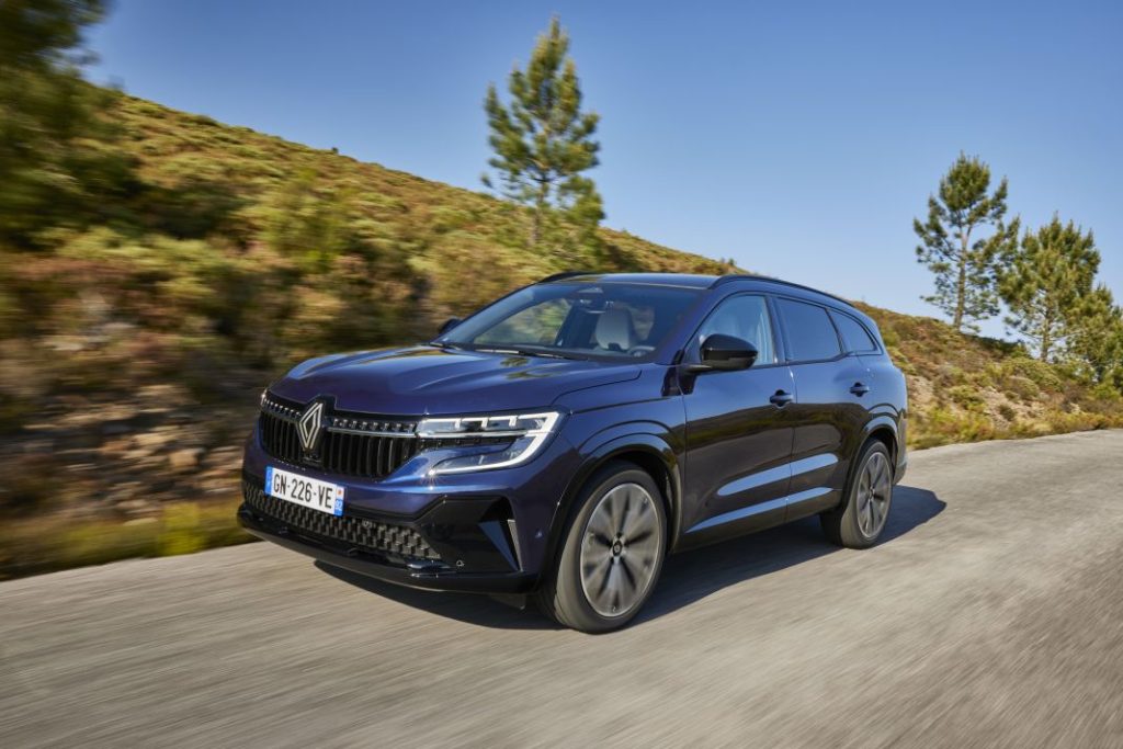Primera prueba del Renault Espace VI E-Tech Full Hybrid 200: La reinvención del monovolumen 25 Motor16 Renault Espace VI E Tech full hybrid 200 cv prueba 105 Motor16
