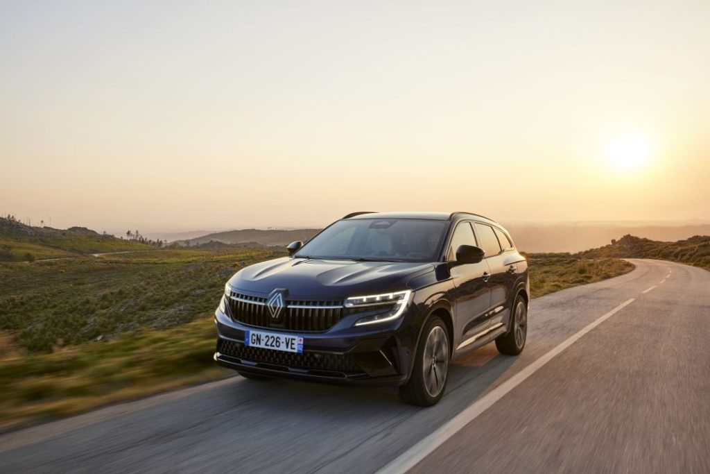 Primera prueba del Renault Espace VI E-Tech Full Hybrid 200: La reinvención del monovolumen 23 Motor16 Renault Espace VI E Tech full hybrid 200 cv prueba 111 Motor16