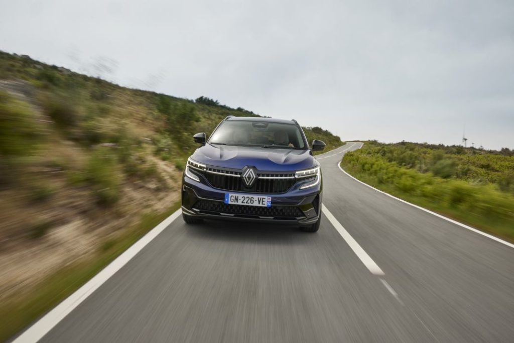Primera prueba del Renault Espace VI E-Tech Full Hybrid 200: La reinvención del monovolumen 21 Motor16 Renault Espace VI E Tech full hybrid 200 cv prueba 117 Motor16