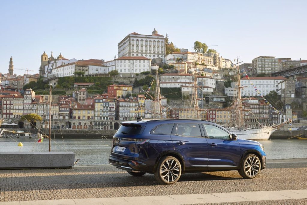 Primera prueba del Renault Espace VI E-Tech Full Hybrid 200: La reinvención del monovolumen 43 Motor16 Renault Espace VI E Tech full hybrid 200 cv prueba 69 Motor16