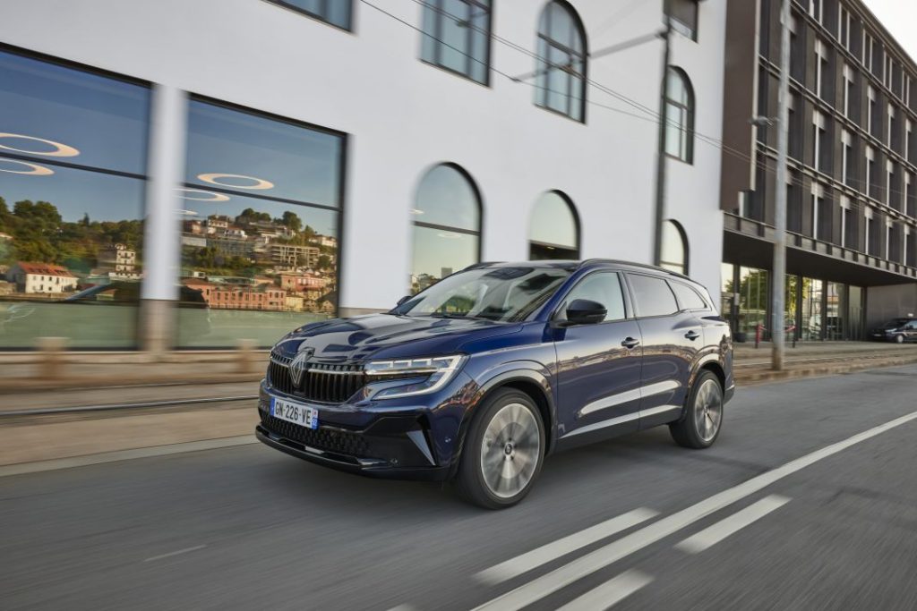 Primera prueba del Renault Espace VI E-Tech Full Hybrid 200: La reinvención del monovolumen 26 Motor16 Renault Espace VI E Tech full hybrid 200 cv prueba 98 Motor16