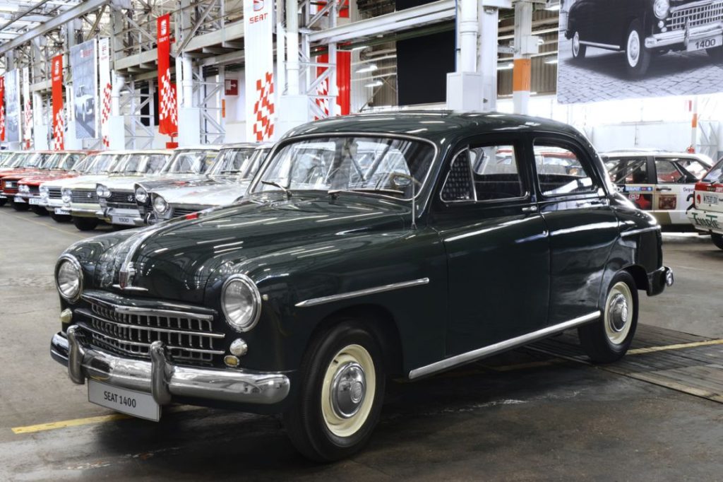 El Seat 1400 y los históricos de la marca, protagonistas en Barcelona 4 Motor16 SEAT 1400 Motor16