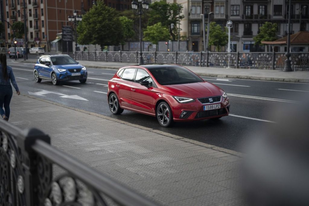 El Seat 1400 y los históricos de la marca, protagonistas en Barcelona 9 Motor16 SEAT celebra 70 anos de produccion de modelos en el Automobile Barcelona 2023 05 HQ Motor16