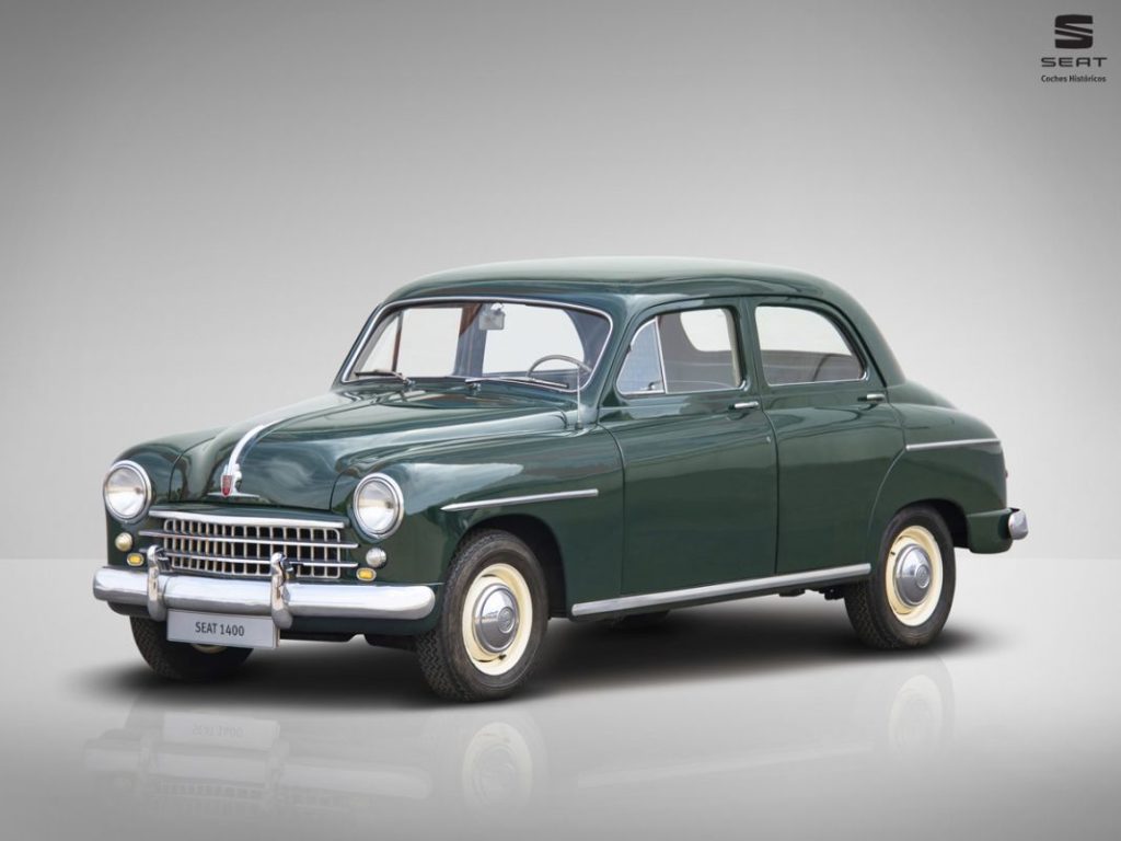 El Seat 1400 y los históricos de la marca, protagonistas en Barcelona 10 Motor16 SEAT celebra 70 anos de produccion de modelos en el Automobile Barcelona 2023 07 HQ Motor16