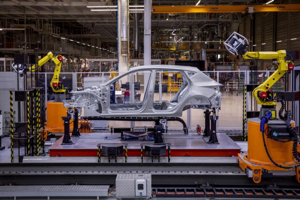 La industria se recupera: la producción de vehículos en España crece un 20% este año 1 Motor16 La producción de turismos y todoterrenos creció hasta mayo.