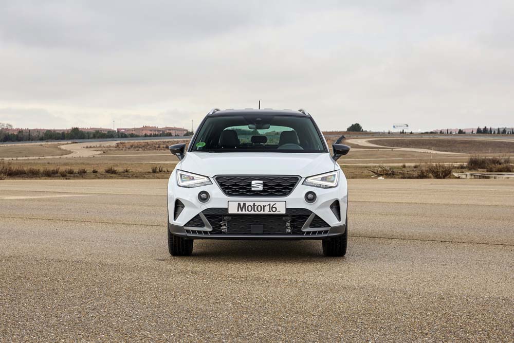 Comparativa Seat Arona 1.0 TSI, Peugeot 2008 1.2 PureTech y VW T-Cross 1.0 TSI 42 Motor16 Seat Arona 1 Motor16