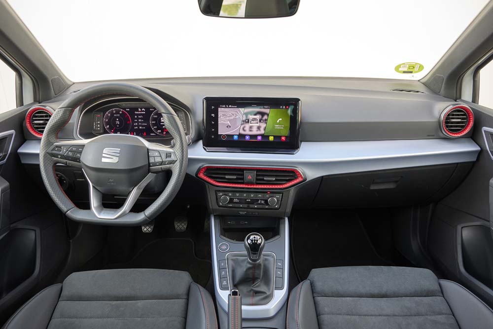 Comparativa Seat Arona 1.0 TSI, Peugeot 2008 1.2 PureTech y VW T-Cross 1.0 TSI 57 Motor16 Seat Arona 16 Motor16