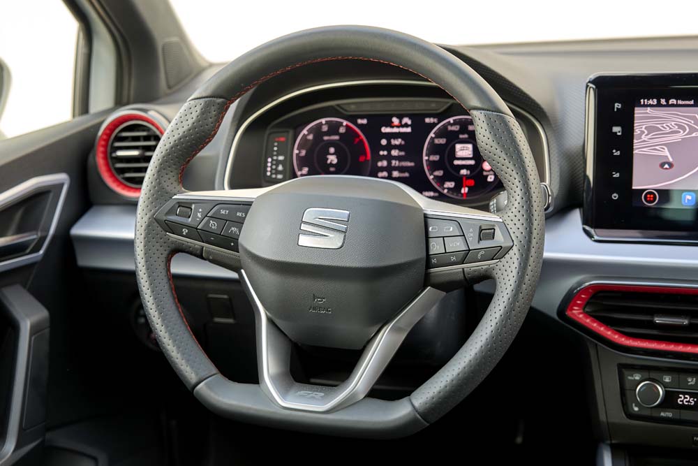 Comparativa Seat Arona 1.0 TSI, Peugeot 2008 1.2 PureTech y VW T-Cross 1.0 TSI 58 Motor16 Seat Arona 17 Motor16