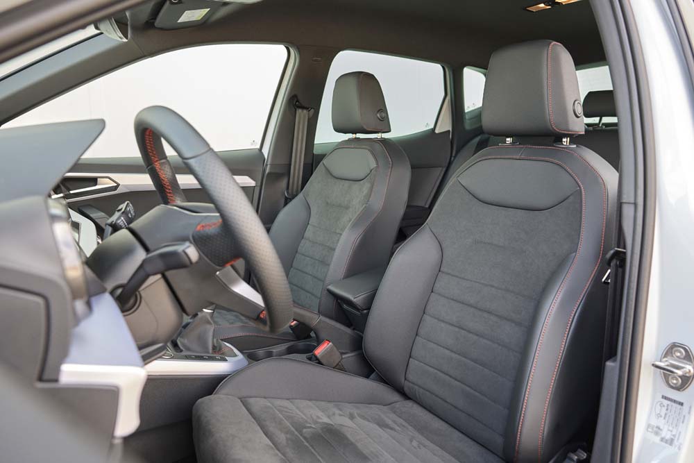 Comparativa Seat Arona 1.0 TSI, Peugeot 2008 1.2 PureTech y VW T-Cross 1.0 TSI 61 Motor16 Seat Arona 20 Motor16