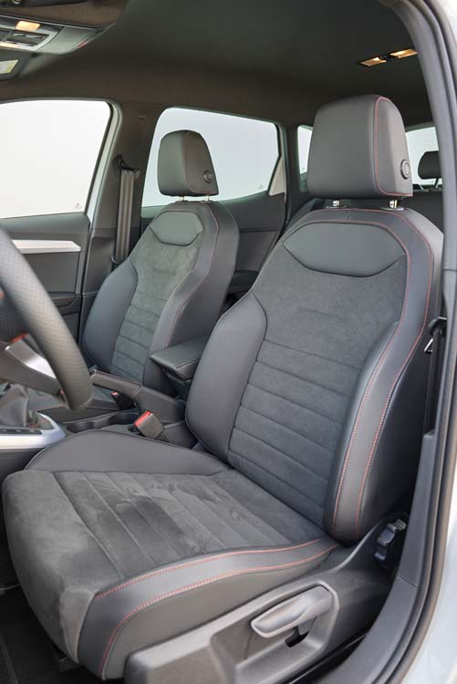 Comparativa Seat Arona 1.0 TSI, Peugeot 2008 1.2 PureTech y VW T-Cross 1.0 TSI 62 Motor16 Seat Arona 21 Motor16