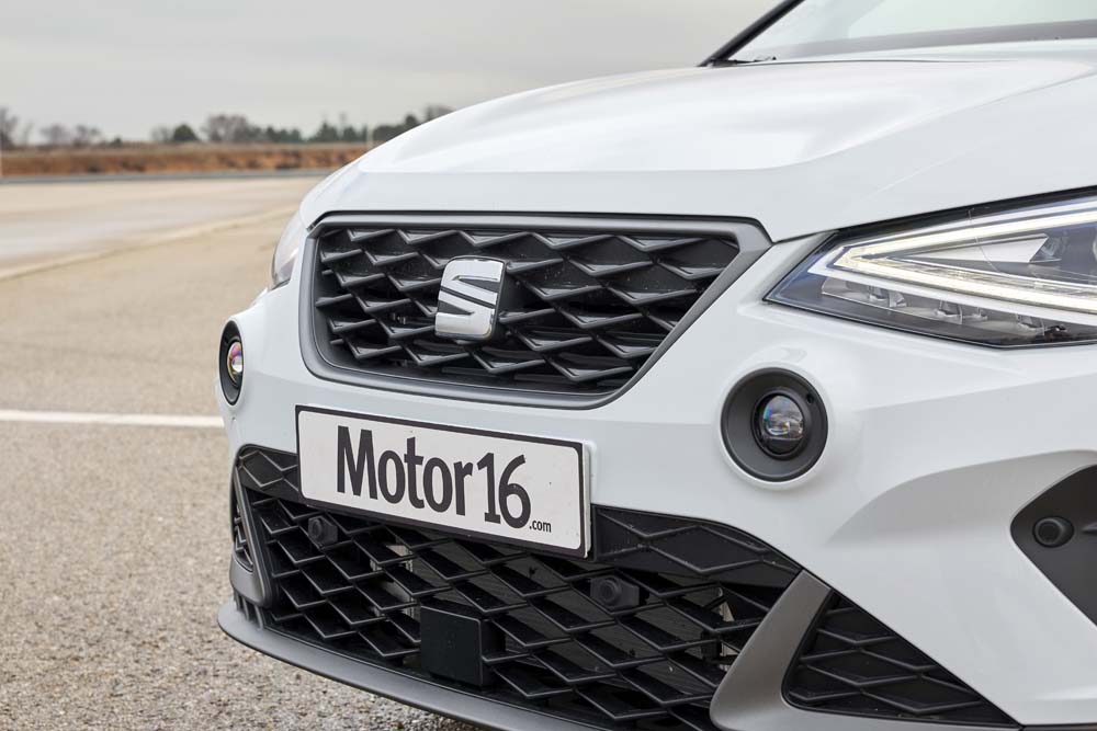Comparativa Seat Arona 1.0 TSI, Peugeot 2008 1.2 PureTech y VW T-Cross 1.0 TSI 48 Motor16 Seat Arona 7 Motor16