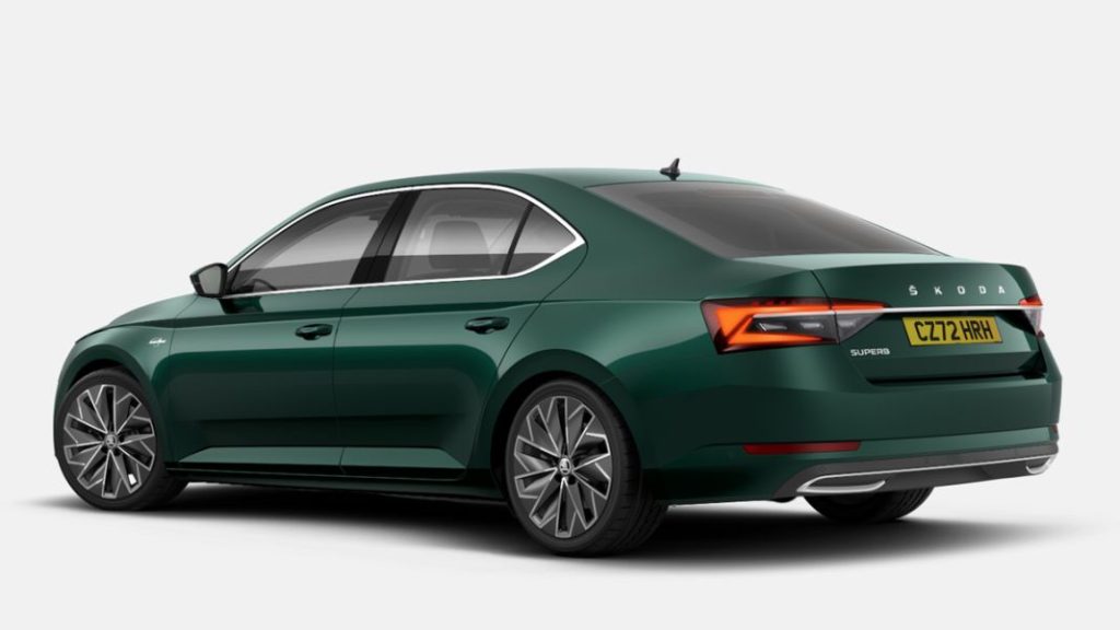 Skoda color Royal Green coronacion Carlos III2 Motor16